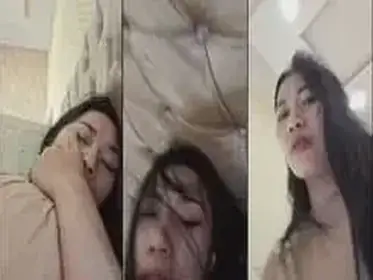 Aksi Cewek Binal Tangan Lincah Bikin Becek Keluar Banyak poster