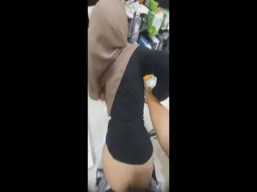 Berdandan Sambil Dientot Ganas Memek Becek Ngocor poster