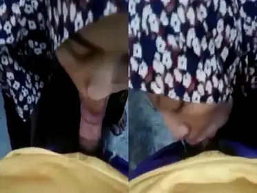 Bokep Indo Jilbab Cantik Emut Kontol Pacar Dalam Mobil poster