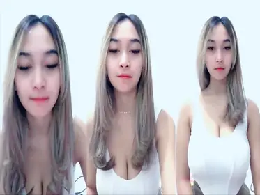 Bokep Indo Ulyaaa Host Live Dada Jumbo Montok poster