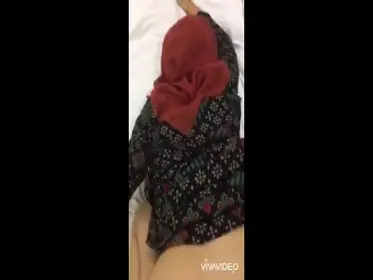 Bokep Jilbab Atasan Ketagihan Sentuhan Pria Muda poster
