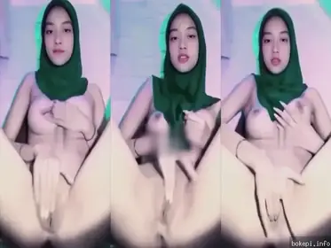Cewek Hijab Cantik Colmek Basah Sampe Muncrat Lumer WOT HD poster