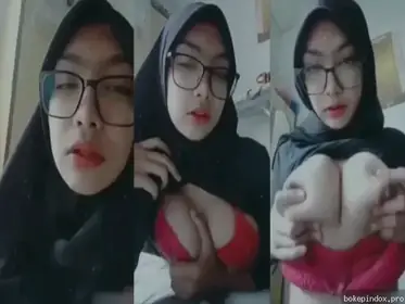 Cewek Montok Puasin Diri Bebas Pamer Bodi Ekstrem poster
