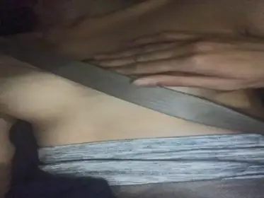 Di Mobil ABG Cantik Asyik Mainin Pentil Sange poster
