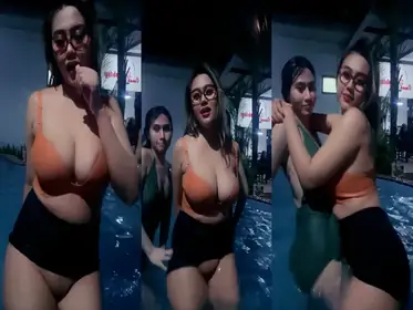 Miya Bareng Teman Dekat Pamer Tubuh Montok poster